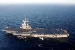 Hàng chục thủy thủ siêu tàu sân bay Pháp có triệu chứng Covid-19