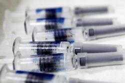 Novavax bắt đầu thử nghiệm vắcxin phòng virus SARS-CoV-2 trên người