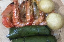 Lên mạng khoe được mẹ người yêu đi ăn cỗ lấy phần cho, cô gái nhận 'mưa chỉ trích' vì chi tiết này