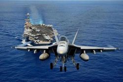 F/A-18 sánh ngang tiêm kích tàng hình Su-57