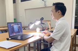 Trường tư 'chia lửa' cùng phụ huynh học sinh