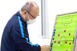 'Tuyển Việt Nam cần đổi mới để tránh bị bắt bài'