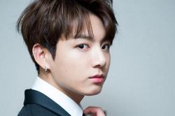 Loạt ảnh động khiến ARMY hoang mang không hiểu Jungkook BTS có phải người phàm?