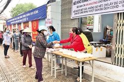 Sẻ chia với người lao động nghèo