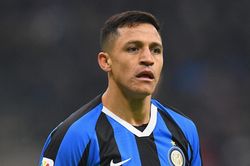 Alexis Sanchez từ chối giảm lương, MU gặp khó