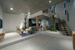 Ngôi nhà hình hoa cúc của nữ họa sĩ
