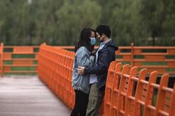 Người Vũ Hán đổ xô kết hôn làm sập hệ thống đăng ký khi hết phong tỏa