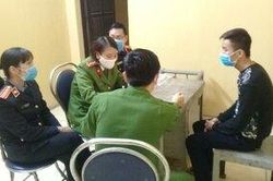 Bị yêu cầu kiểm tra thân nhiệt, nam thanh niên tông thẳng xe vào cán bộ chốt kiểm dịch COVID-19