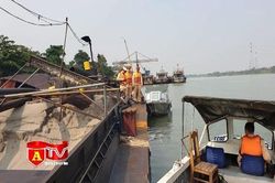 Lợi dụng dịch bệnh Covid, 'cát tặc' ngang nhiên hoạt động trái phép trên sông Hồng