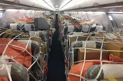 Ngừng chở khách tới Việt Nam, máy bay chật kín hàng hóa