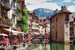 Ngôi làng đẹp tựa chốn cổ tích, được ví là Venice nước Pháp