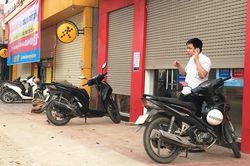 Giữa tâm dịch Covid-19, nhiều người dân huyện Mê Linh vẫn chủ quan