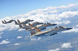 Máy bay Israel phóng tên lửa 'cày' nát cứ không quân quan trọng của Syria