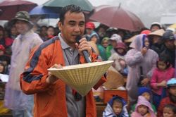 MC Quyền Linh 'vẫn nợ cuộc đời này vô số những yêu thương'