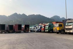 Lượng hàng xuất sang Trung Quốc giảm sút ở cửa khẩu Lạng Sơn