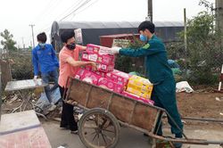 Bảo đảm cung cấp đủ nhu yếu phẩm cho người dân Hạ Lôi trong thời gian cách ly