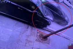 Ôtô chạy từ phía sau va quệt với xe đang đỗ rồi bỏ đi