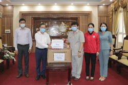 Gia Lâm hỗ trợ kinh phí phòng chống dịch cho huyện Mê Linh