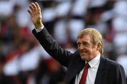 Bóng đá và Covid-19 ngày 11/4: Huyền thoại Liverpool mắc Covid-19. ICC Cup 2020 bị hủy