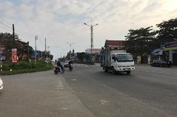 Điểm giao cắt nguy hiểm chưa có đèn tín hiệu giao thông