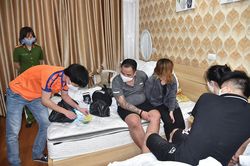 Hàng chục nam thanh nữ tú sử dụng ma túy 'bay lắc' trong khách sạn bất chấp cách ly phòng dịch COVID-19