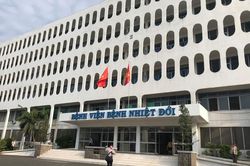 Phi công người Anh đã âm tính với SARS-CoV-2 nhưng chưa hồi phục