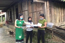 Bám bản, duy trì kiến thức cho học sinh dân tộc Chứt