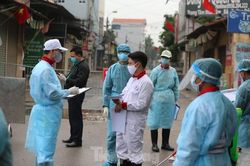 Điều 15 đội phản ứng nhanh hỗ trợ dập dịch COVID-19 ở 'điểm nóng' Hạ Lôi