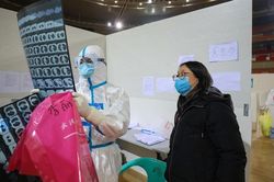 Trung Quốc thêm 99 ca nhiễm COVID-19, Triều Tiên tăng cường chống dịch
