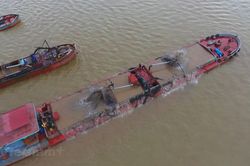 Bộ TN-MT trả lời kiến nghị cử tri về giải pháp ngăn chặn 'cát tặc'