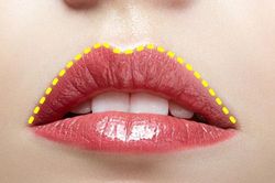 Hình dạng đôi môi tiết lộ điều gì về bạn
