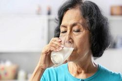 Đối phó chứng ho về đêm ở người cao tuổi