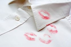 Làm thế nào để tẩy sạch áo sơ mi trắng đúng cách?