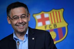 Đối thủ kêu gọi Josep Bartomeu từ chức chủ tịch Barca