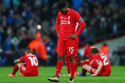 Liverpool bẽ mặt vì 'cưỡi siêu xe nhưng vẫn đi xin bánh mì từ thiện'