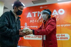 Chủ tịch quận 'đặt hàng' lắp máy ATM gạo miễn phí cho người nghèo