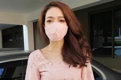 Thật không ngờ có ngày những chiếc khẩu trang cũng trở thành xu hướng thời trang