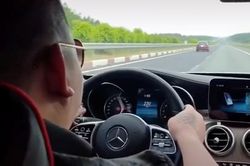 Người chạy xe ô tô với tốc độ 234km/h trên cao tốc làm việc với công an