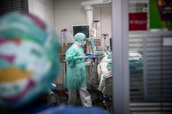 Cập nhật 19h ngày 13/4: Ca Covid-19 trẻ tuổi và không rõ nguồn lây tại Nhật tăng, Tây Ban Nha nới phong tỏa, Trung Quốc thử nghiệm vaccine thứ 2