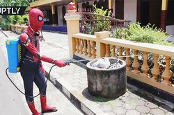 Người Nhện, Người Dơi xuống phố giúp đẩy lùi Covid-19 ở Indonesia