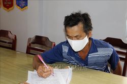 Khởi tố đối tượng hành hung công an khi được nhắc đeo khẩu trang phòng COVID-19