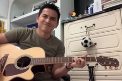 Kiatisak hát 'Như có Bác trong ngày đại thắng', cổ vũ Việt Nam chống COVID-19