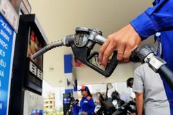 Giá xăng tiếp tục giảm hơn 600 đồng/lít từ 15h hôm nay