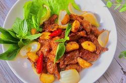 Nầm heo chiên mắm tỏi