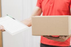Những món đồ đắt tiền và sự trung thực của người ship hàng