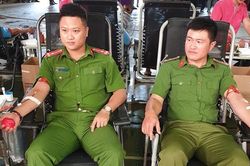Bộ trưởng Tô Lâm gửi thư khen 2 công an hành động cao cả