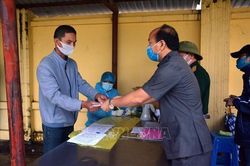 Tình người trong khu cách ly