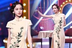AngelaBaby ma mị với trang phục sườn xám trong show 'Vương Bài Đối Vương Bài'