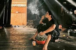 Bạn trai đăng ảnh ở nhà H'Hen Niê và chia sẻ: 'Góc yêu thích mỗi chiều về'