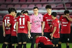 Thai League đá xuyên AFF Cup, Văn Lâm có thể bị giảm nửa lương